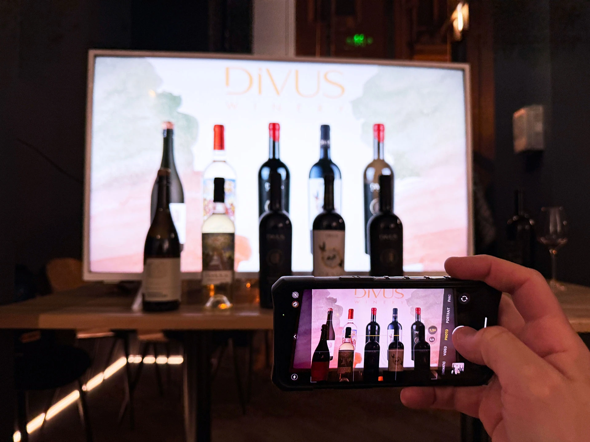 https://cdn.ascentwine.ro/image/resizedwebp/catalog/categories/divus-event/ascent_wine_bistro_eveniment_01-1920x1440.webp